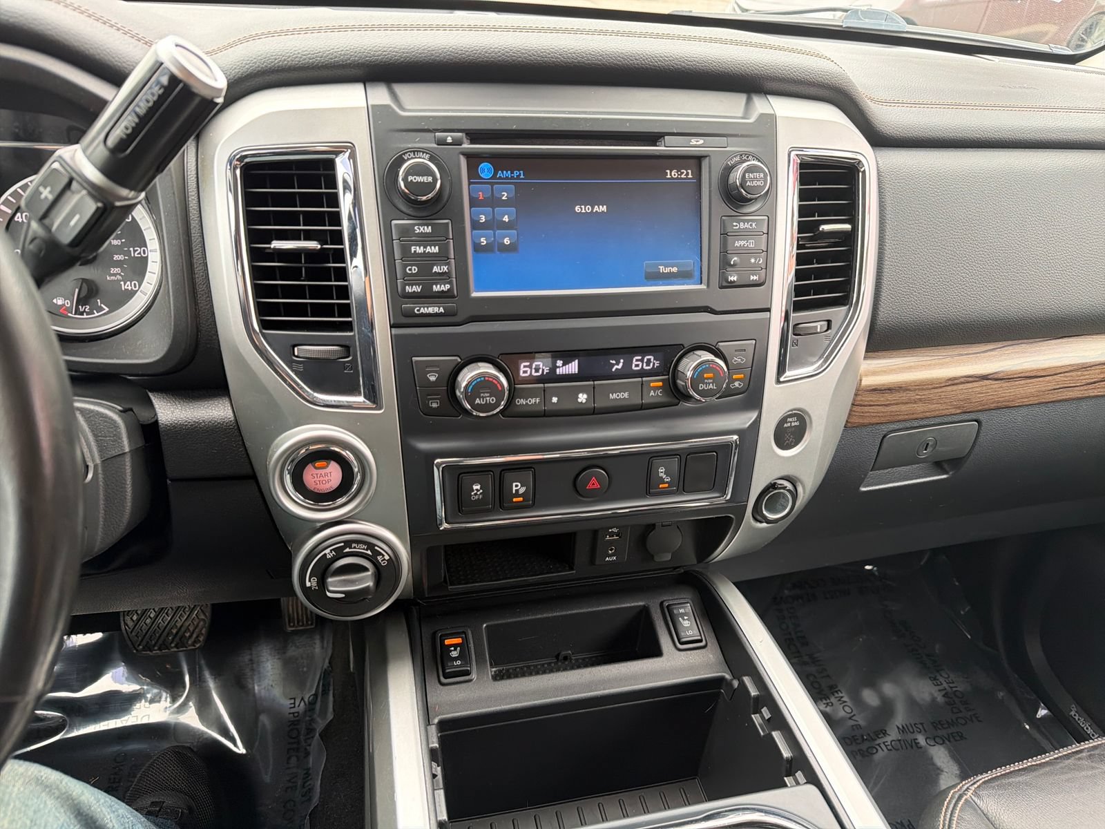 Used 2017 Nissan Titan SL AWD/4WD image 21