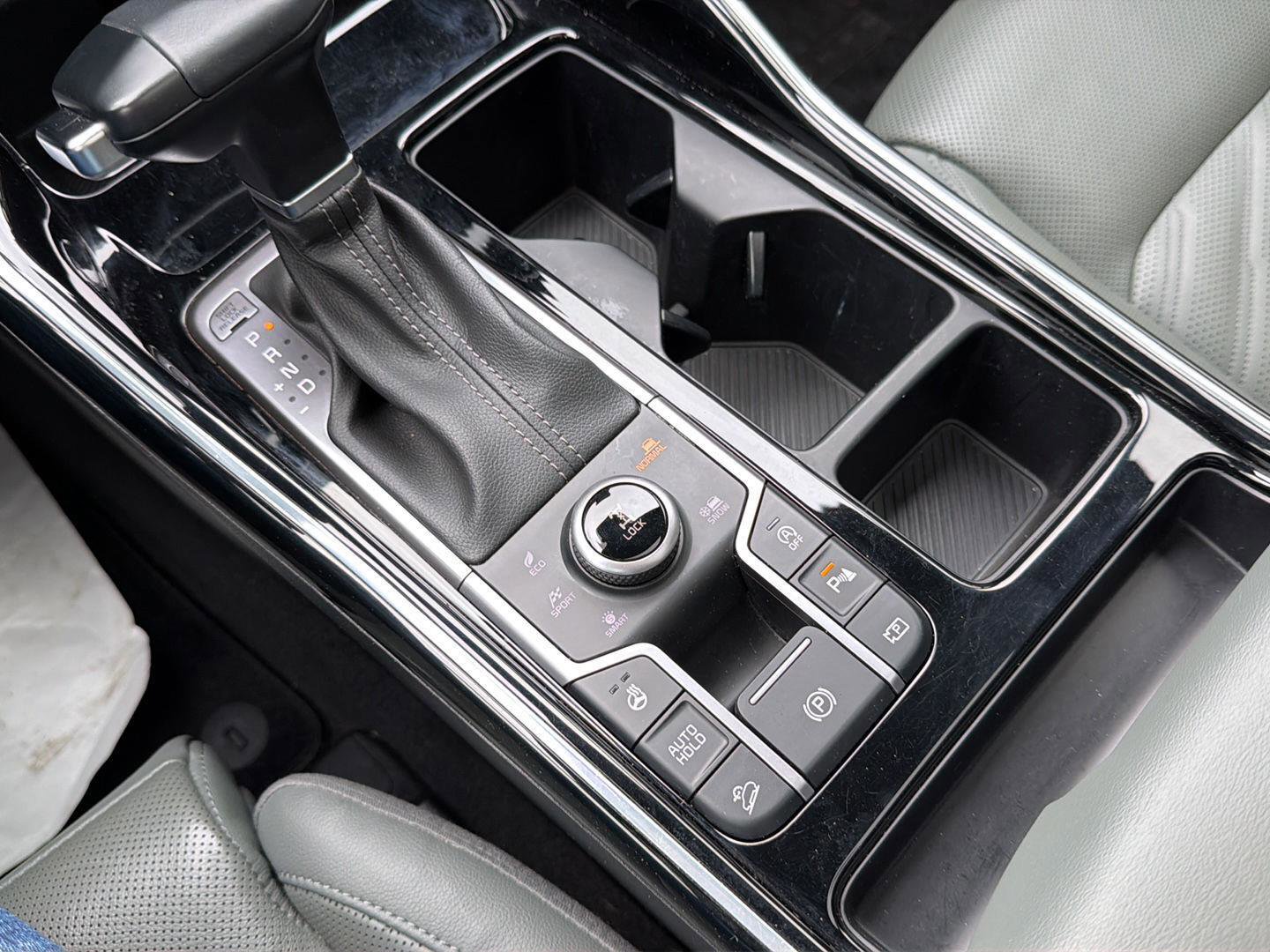 Used 2024 Kia Sorento SX Prestige w/ Sage Leather Package image 28