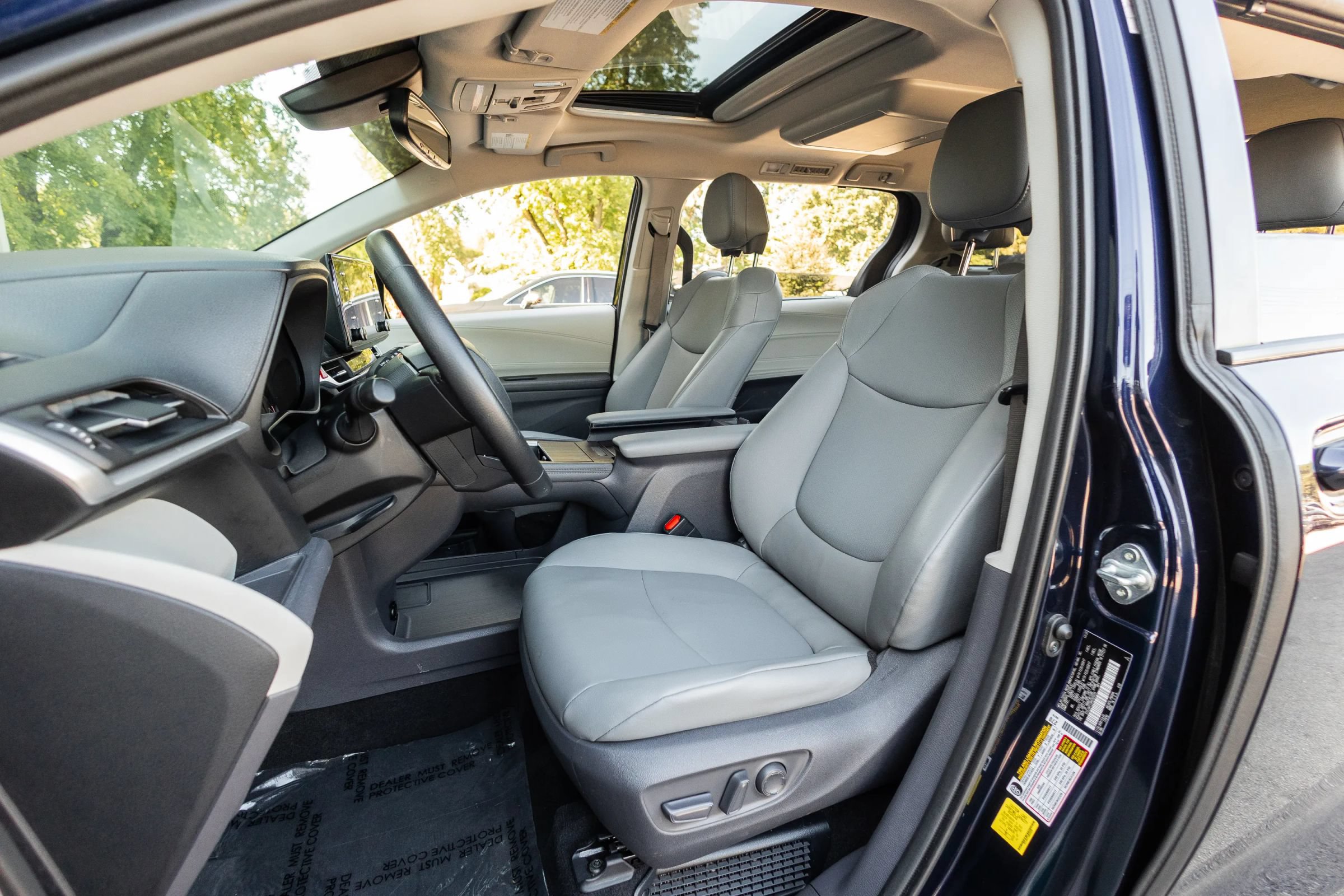 Used 2021 Toyota Sienna XLE w/ XLE Plus Package AWD/4WD image 11