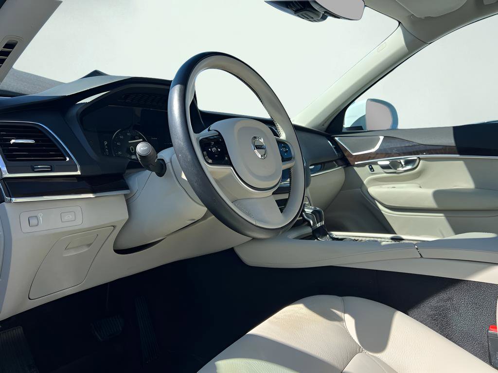 Used 2019 Volvo XC90 T5 Momentum w/ Protection Package Premier AWD/4WD image 2