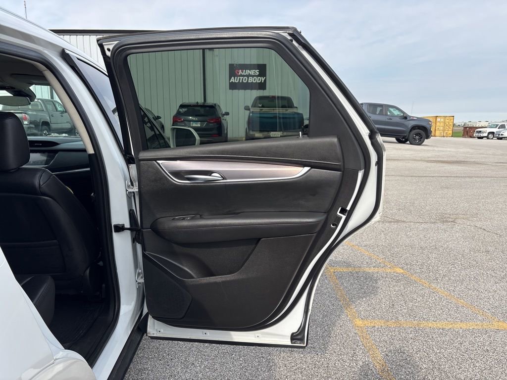 Used 2018 Cadillac XT5 Luxury w/ Driver Awareness Package image 19