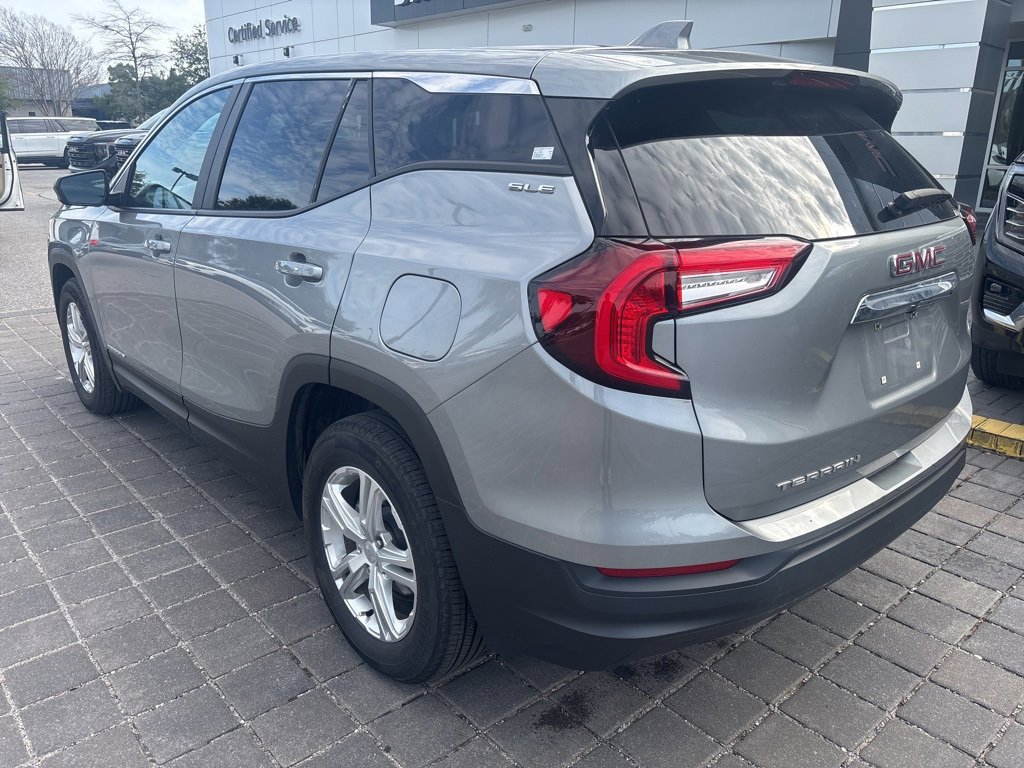 Used 2024 GMC Terrain SLE image 2