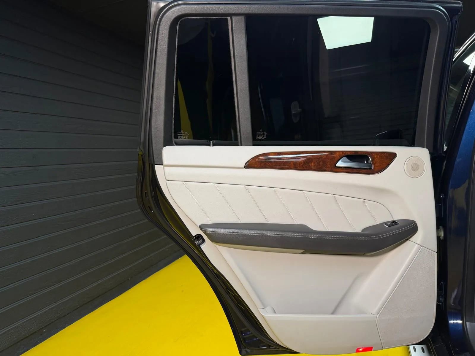 Used 2016 Mercedes-Benz GL 320 BlueTEC 4MATIC image 19