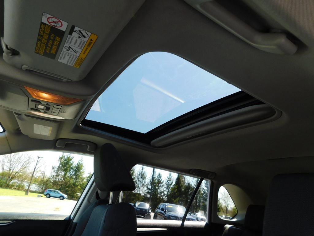 Used 2019 Toyota RAV4 XLE w/ Convenience Package image 12