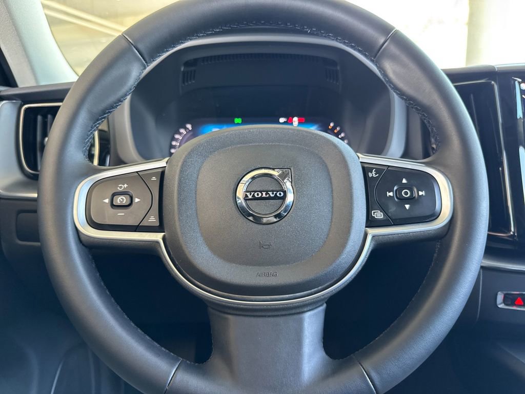 Certified 2025 Volvo XC60 B5 Core image 23