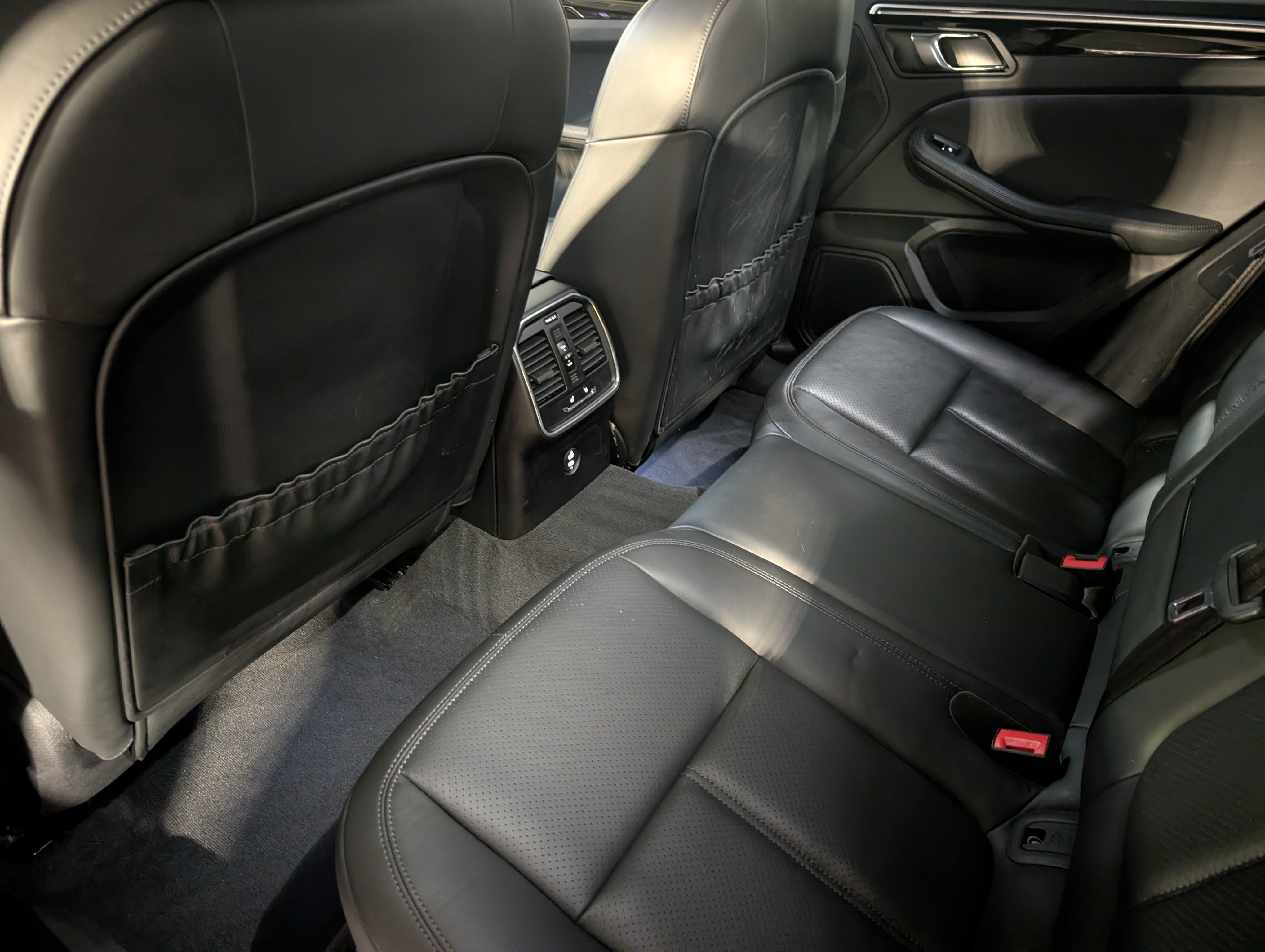 Certified 2022 Porsche Macan S AWD/4WD image 23
