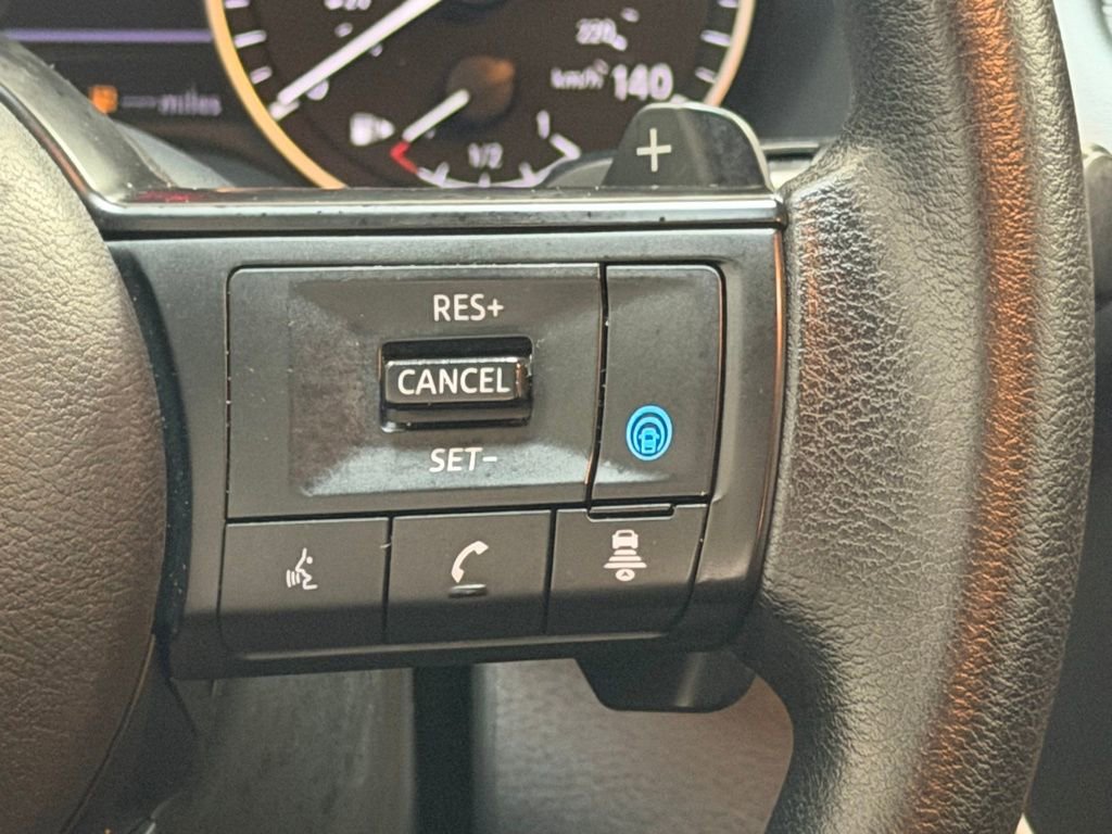 Used 2024 Nissan Rogue SV AWD/4WD image 17