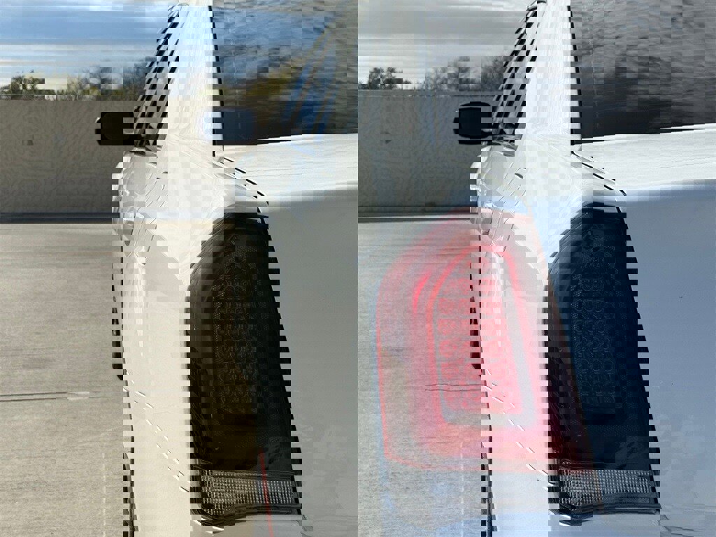 Used 2019 Chrysler 300 S image 4