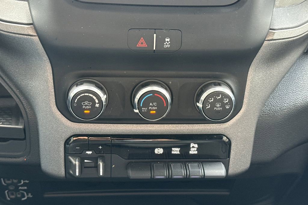 Used 2024 RAM 3500 Tradesman w/ Chrome Appearance Group AWD/4WD image 28