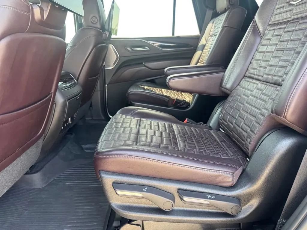 Used 2021 Cadillac Escalade Premium Luxury Platinum AWD/4WD image 18