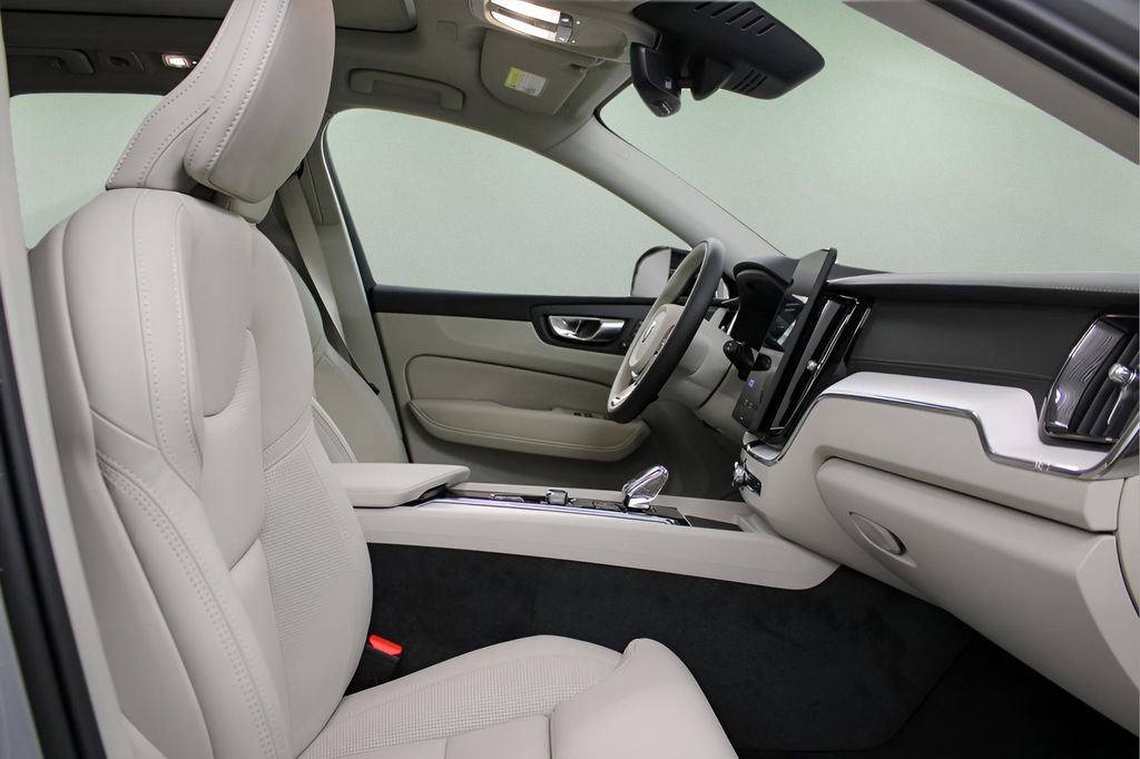 New 2026 Volvo XC60 B5 Ultra w/ Protection Package Premier AWD/4WD image 24
