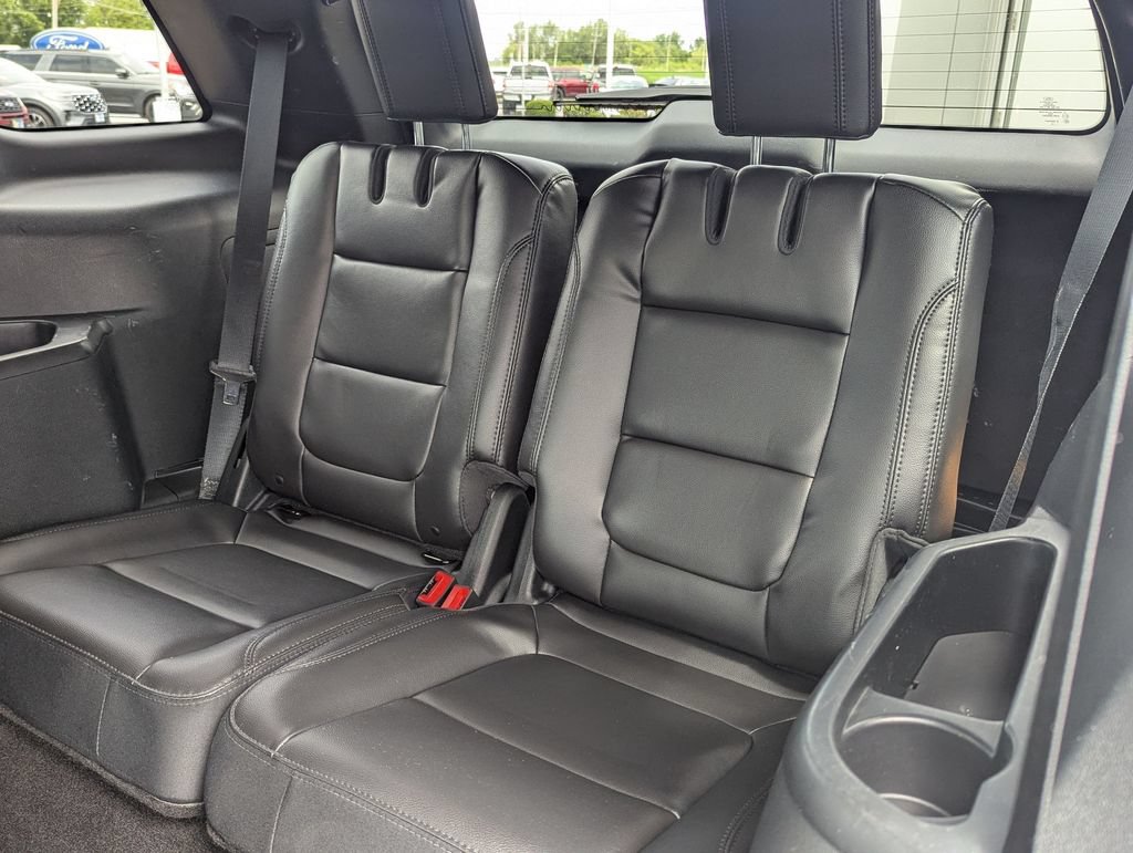 Used 2018 Ford Explorer XLT w/ Equipment Group 202A FWD image 23