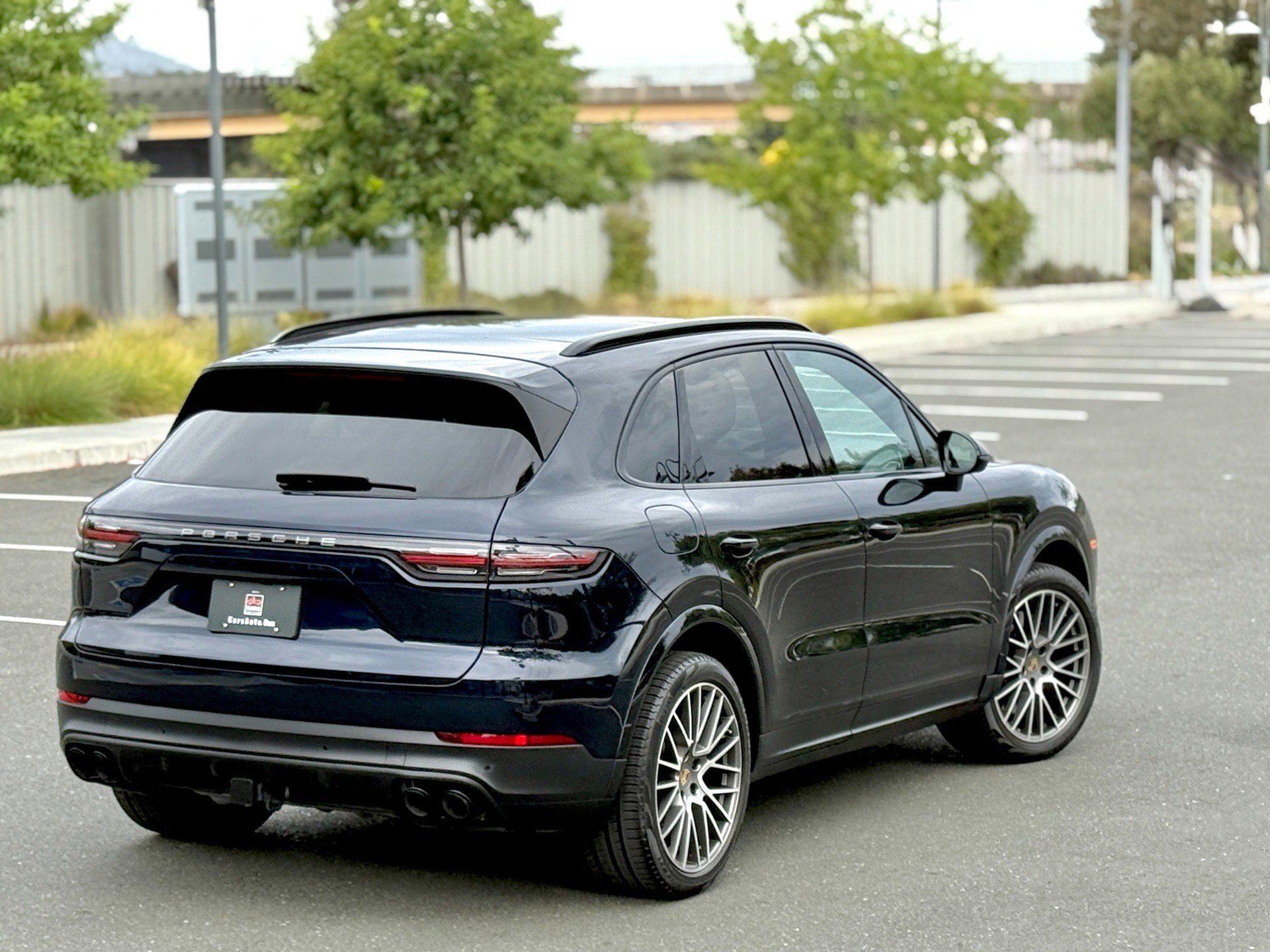 Used 2022 Porsche Cayenne Platinum Edition image 8