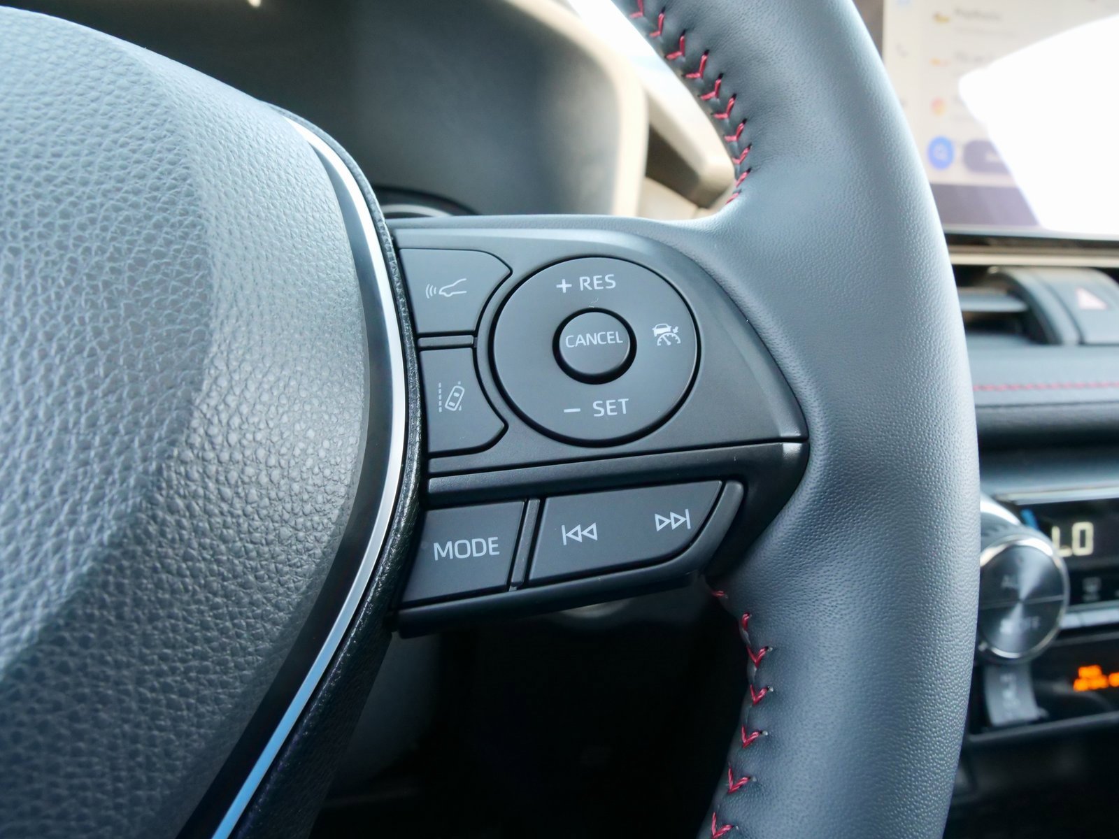 Used 2024 Toyota RAV4 SE image 23