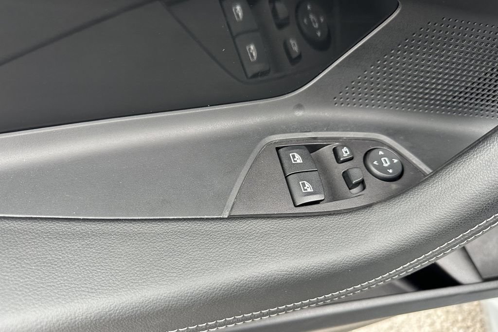 Used 2025 BMW M240i Coupe RWD image 11