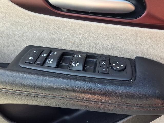 Used 2019 Chrysler Pacifica Limited FWD image 34