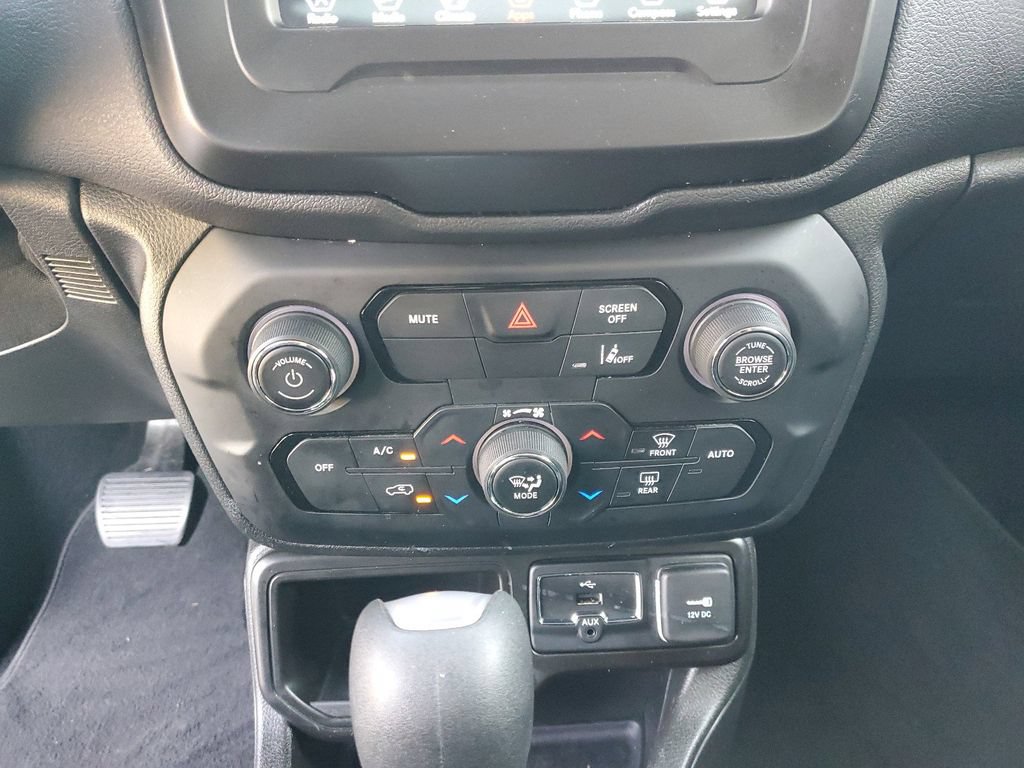 Used 2021 Jeep Renegade Latitude FWD image 28