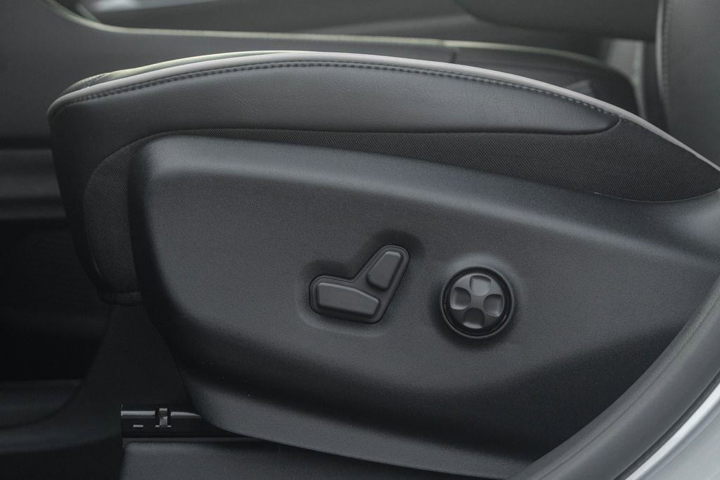 New 2026 Chrysler Pacifica Limited w/ S Appearance Package image 18