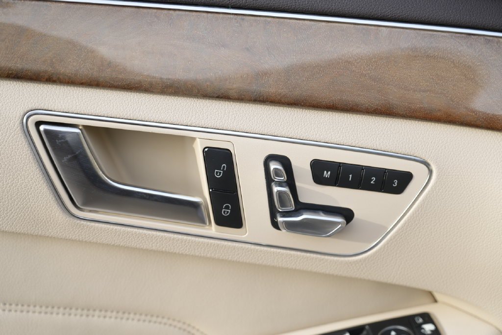 Used 2016 Mercedes-Benz E 350 4MATIC Sedan image 22
