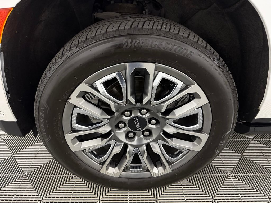 Used 2023 GMC Yukon Denali Ultimate AWD/4WD image 11