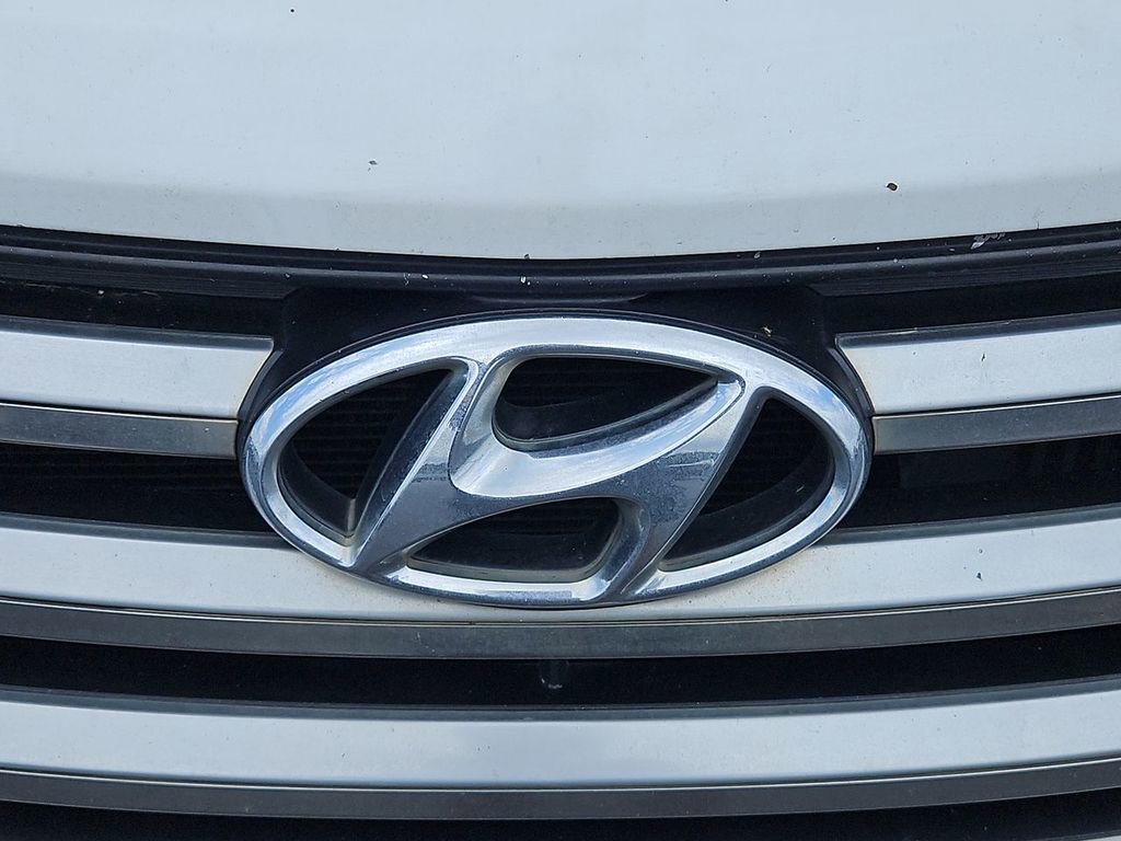 Used 2015 Hyundai Santa Fe Sport 2.0T w/ Option Group 05 FWD image 11