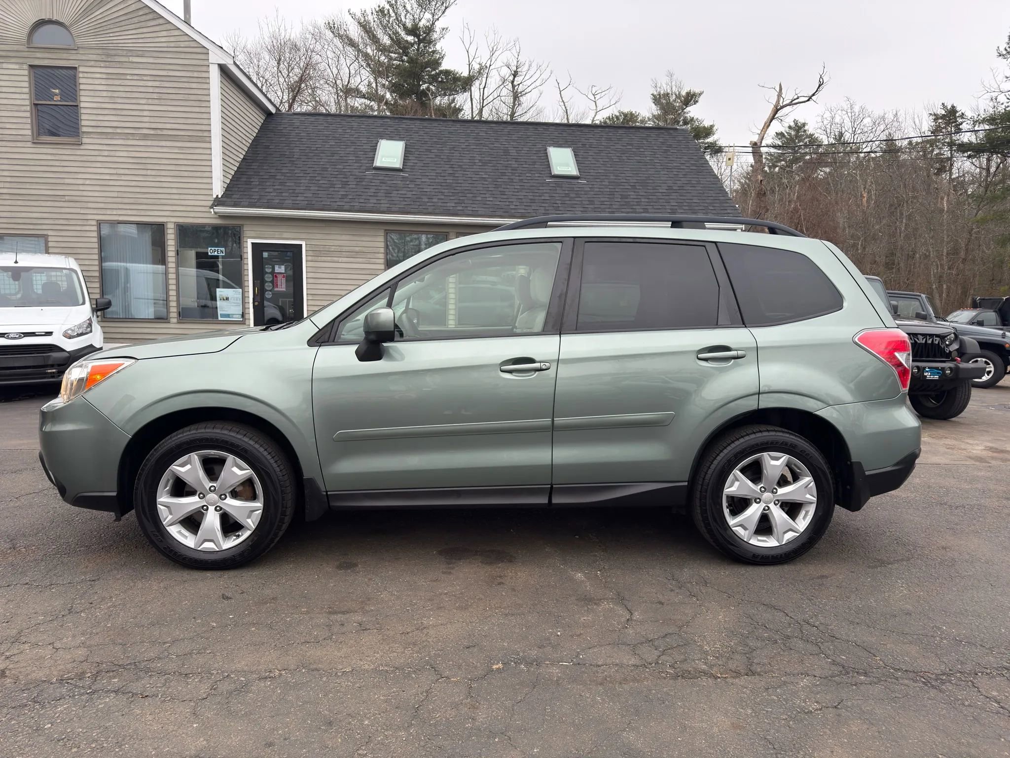 Used 2015 Subaru Forester 2.5i Premium w/ All-Weather Package image 4