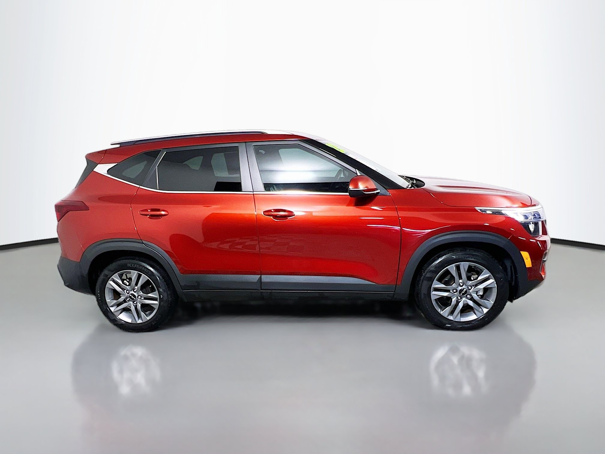 Used 2023 Kia Seltos S w/ Navigation Package FWD image 3