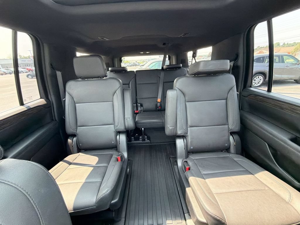 Used 2022 Chevrolet Suburban LT w/ Luxury Package AWD/4WD image 13