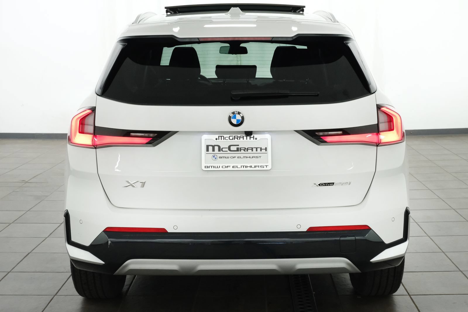 Used 2023 BMW X1 xDrive28i w/ Premium Package AWD/4WD image 4