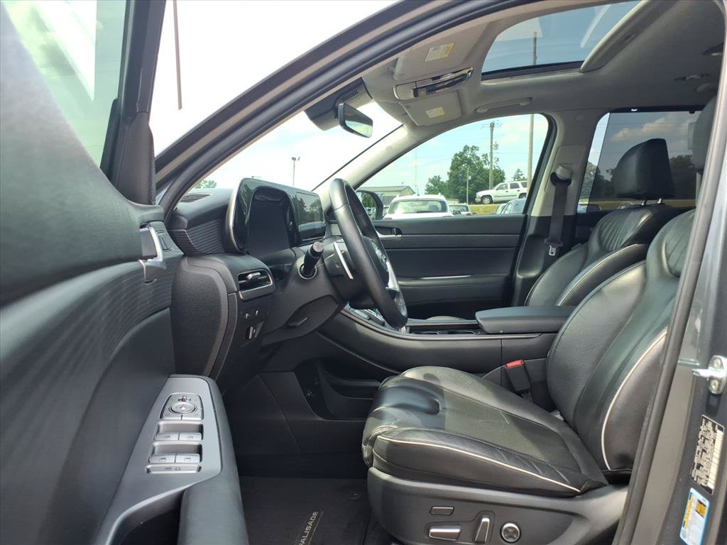 Used 2023 Hyundai Palisade Limited w/ Cargo Package FWD image 17