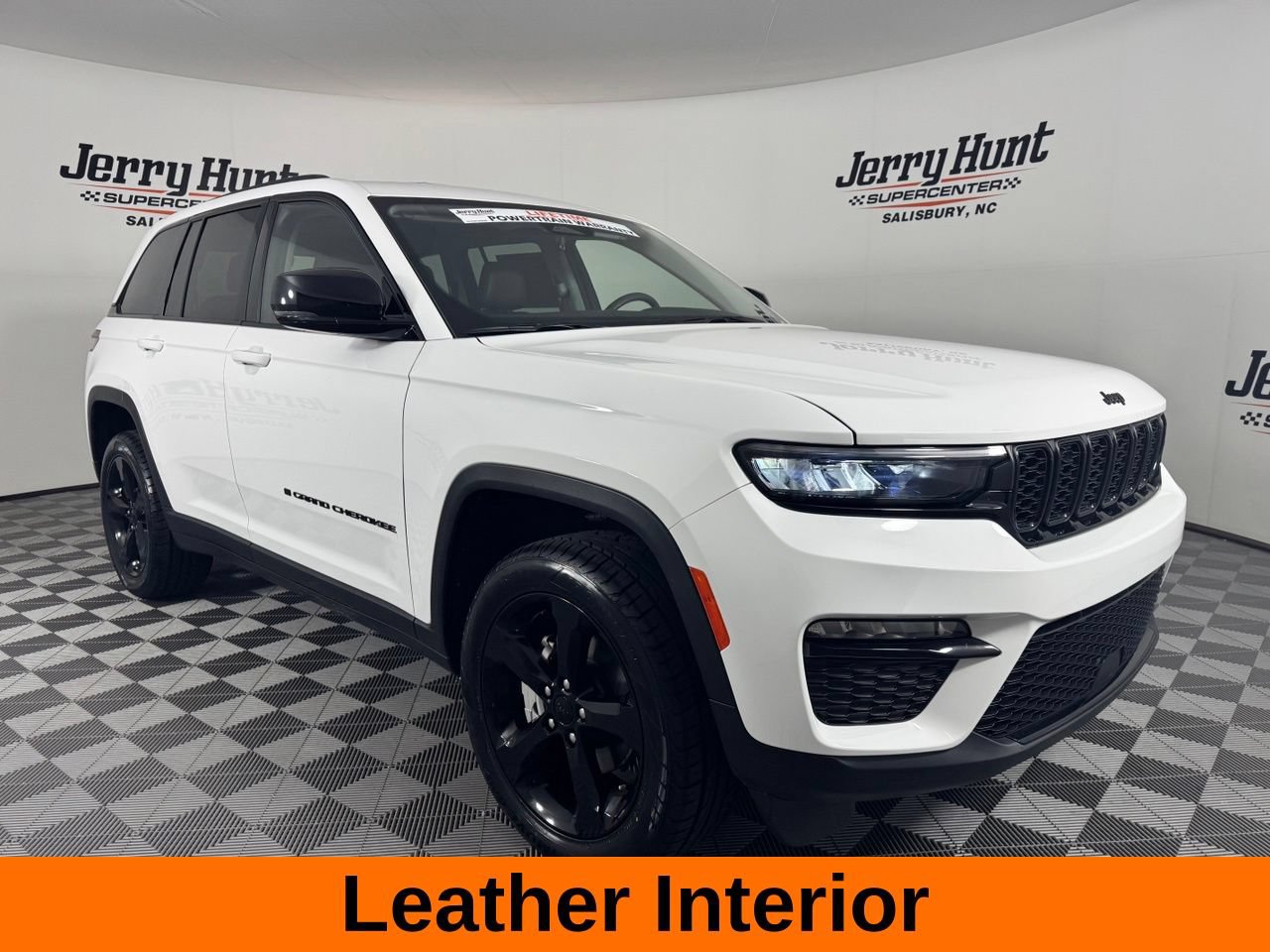 Used 2023 Jeep Grand Cherokee Limited w/ Black Appearance Package AWD/4WD image 6