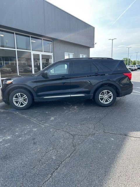 Used 2023 Ford Explorer XLT w/ Equipment Group 202A AWD/4WD image 8