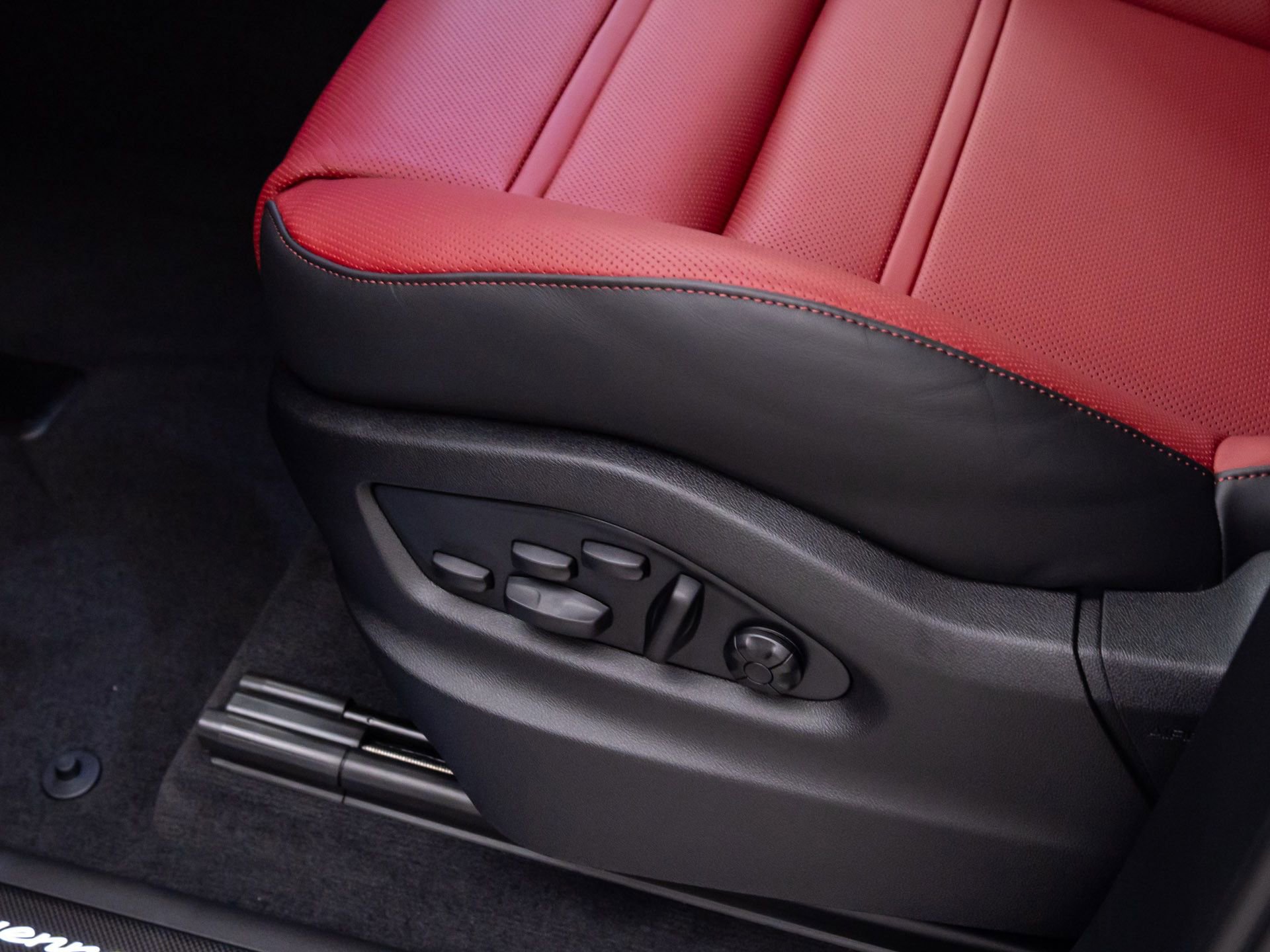 New 2026 Porsche Cayenne GTS image 16