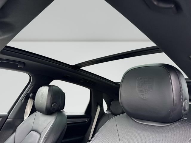 Used 2022 Porsche Cayenne Platinum Edition image 23