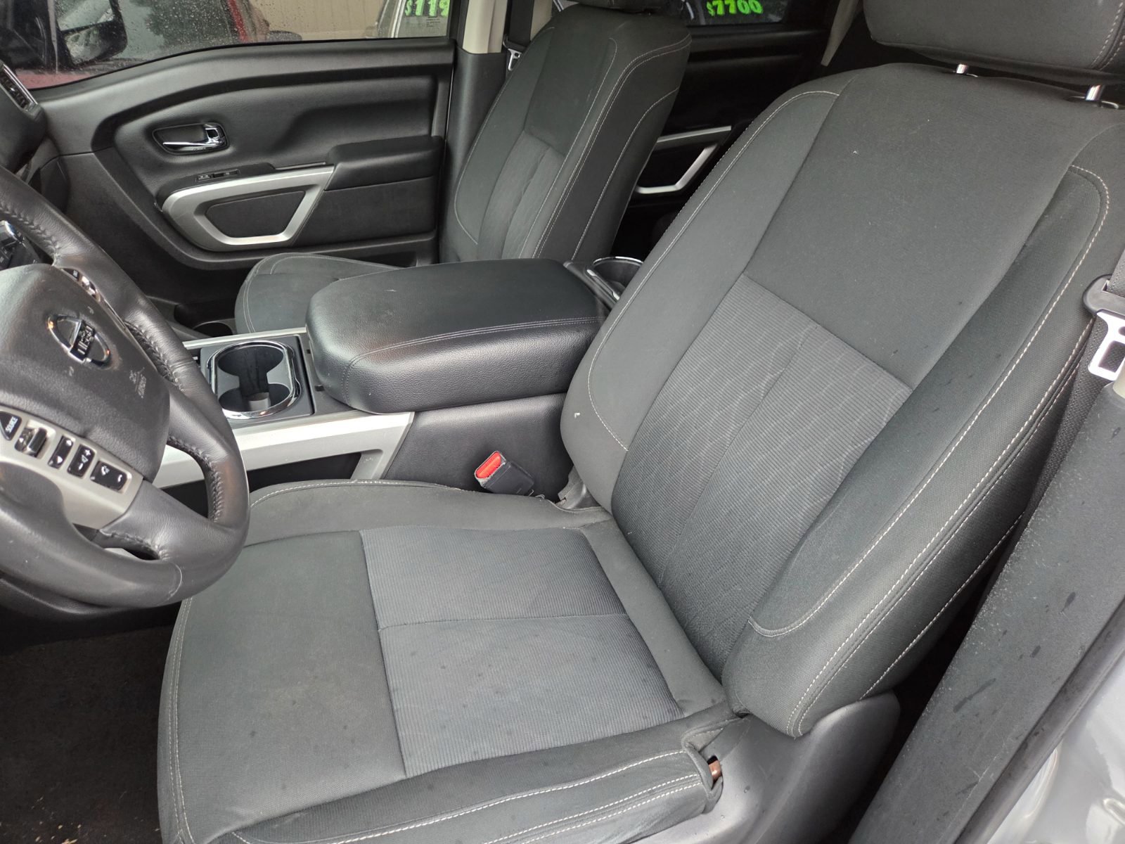 Used 2016 Nissan Titan SV RWD image 7