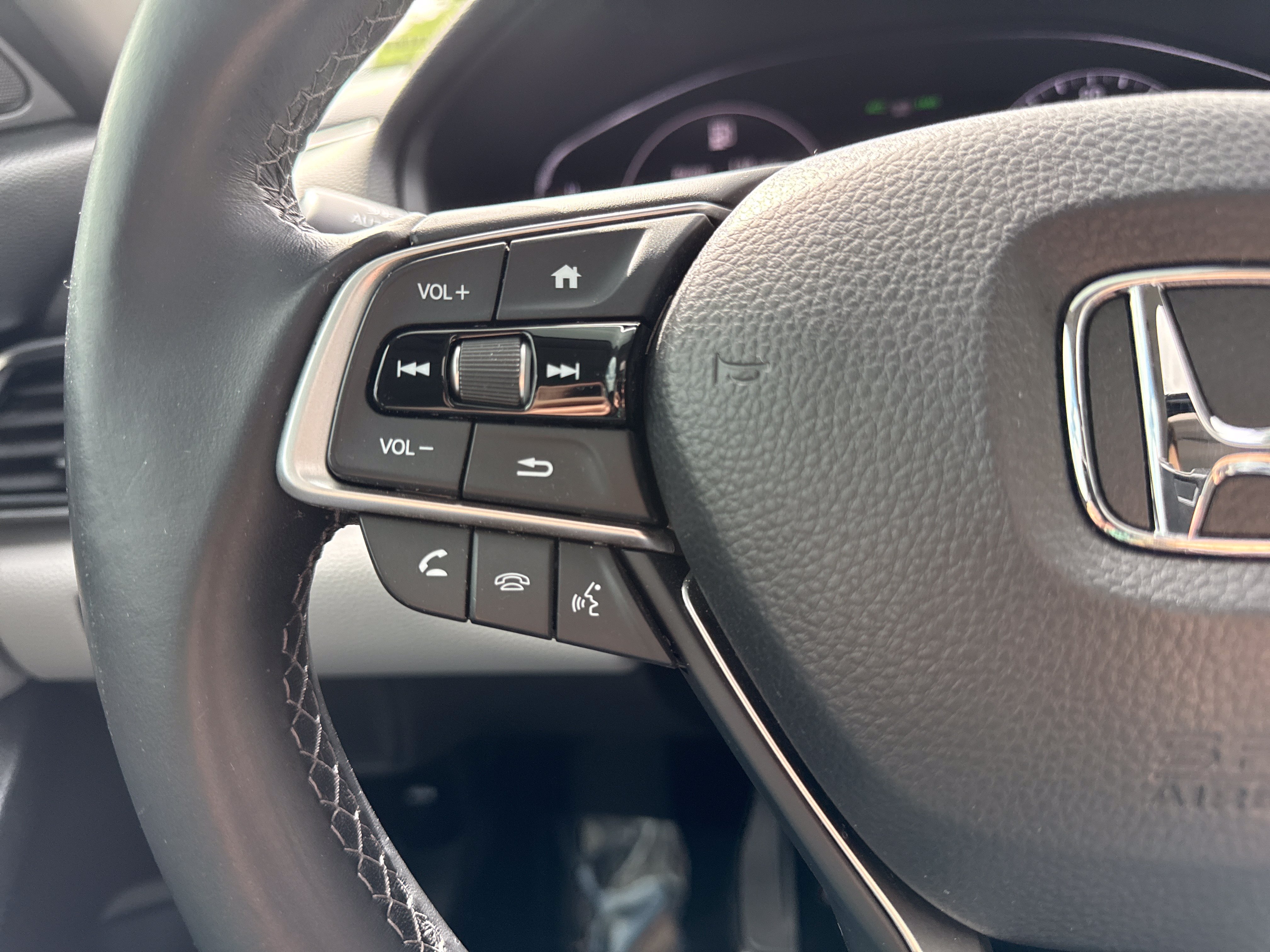 Used 2018 Honda Accord EX-L image 26