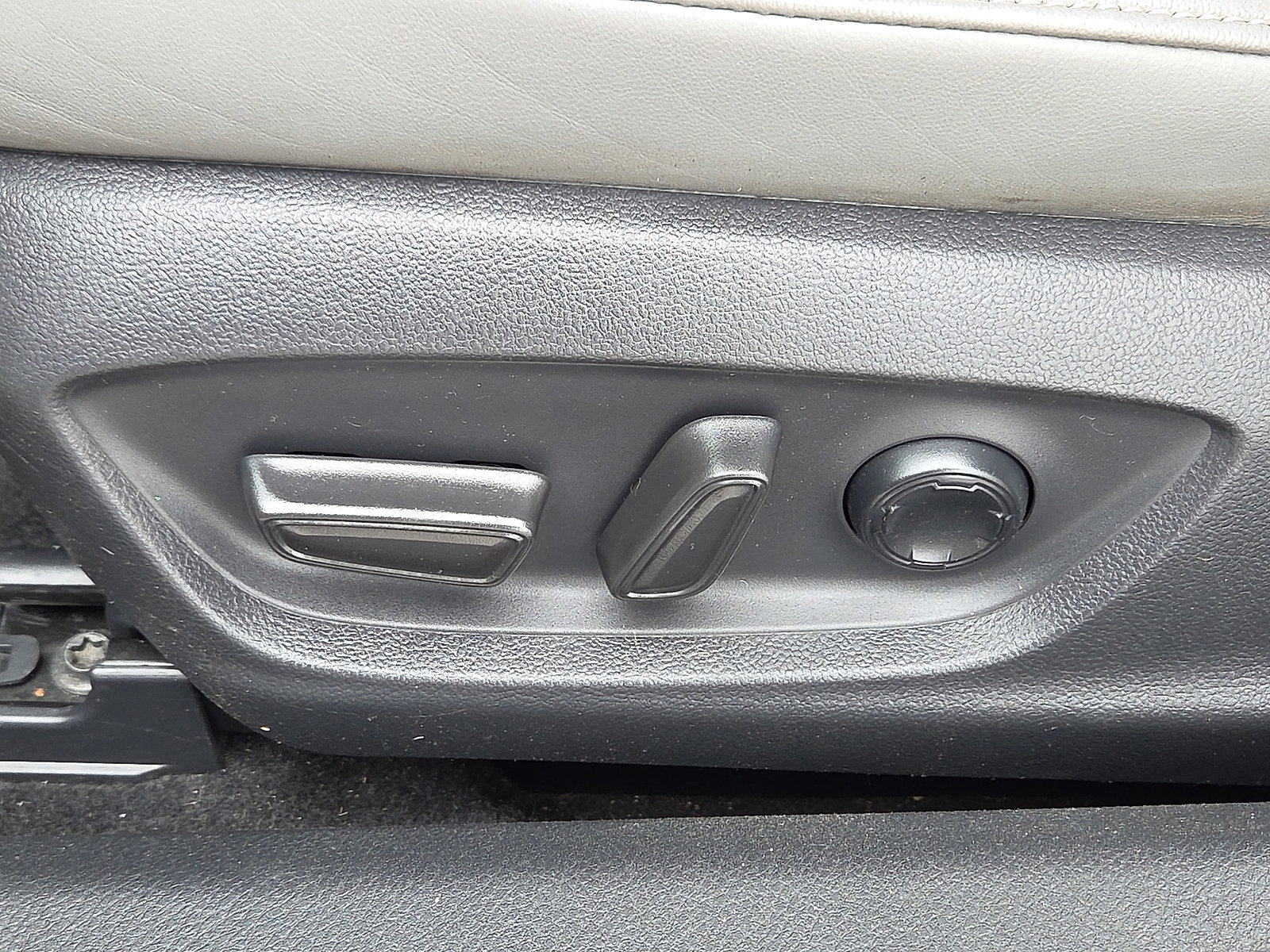 Used 2020 Toyota Avalon Limited w/ Advanced Safety Package FWD image 15