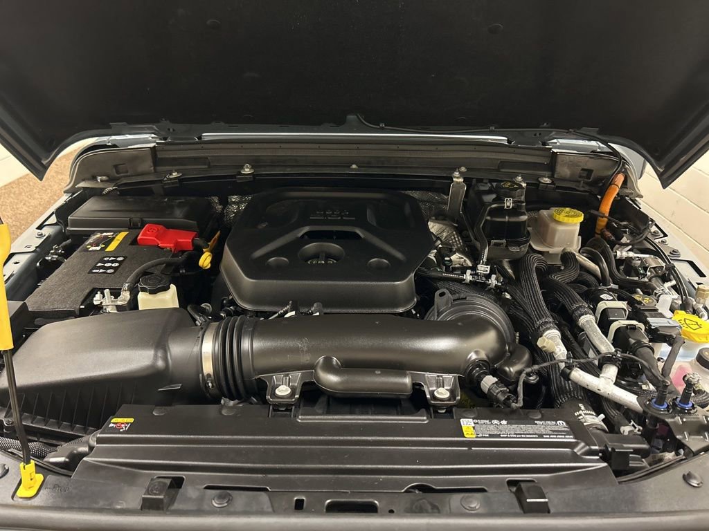 Used 2025 Jeep Wrangler Unlimited Sahara image 12