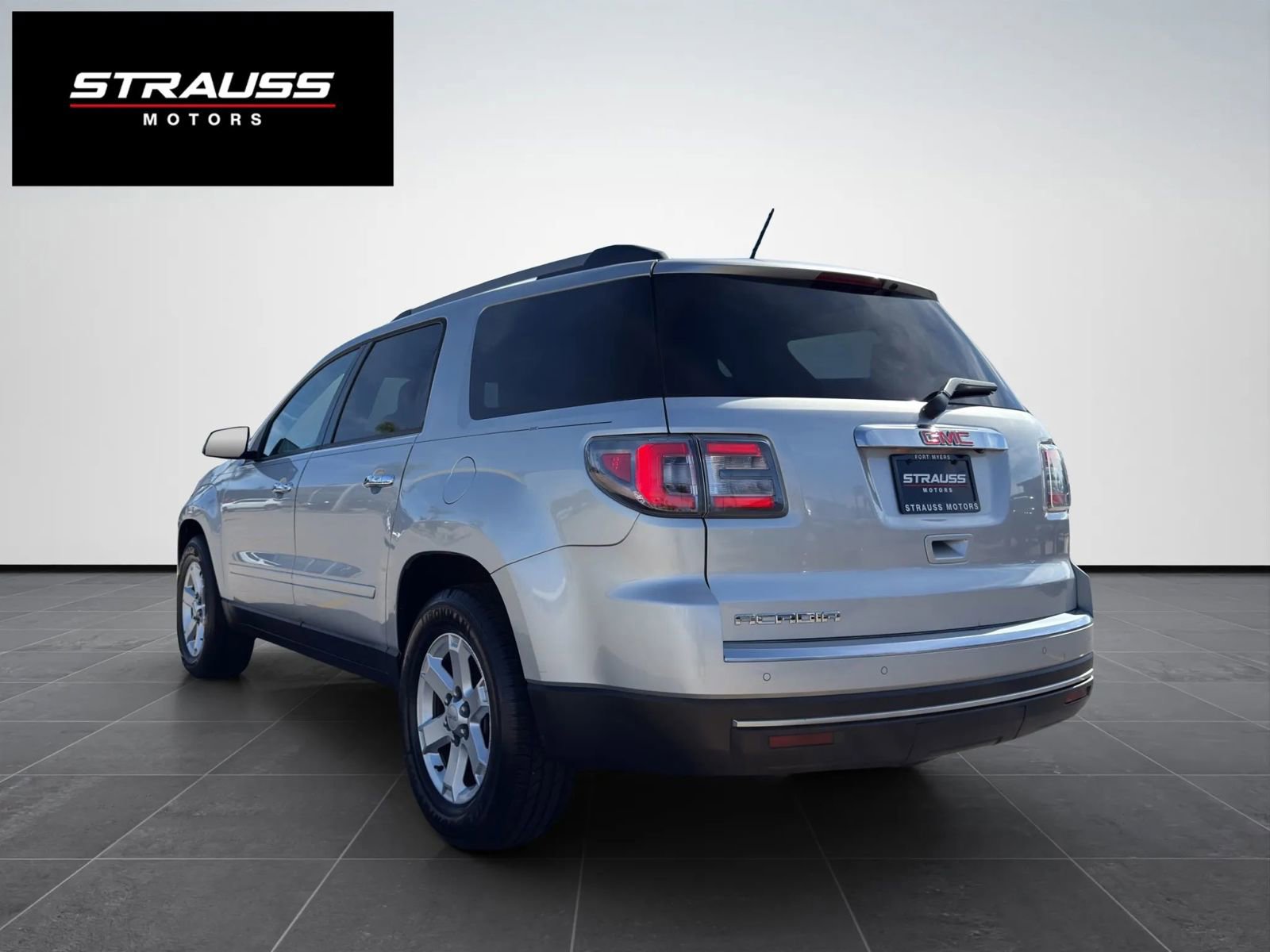 Used 2014 GMC Acadia SLE image 8