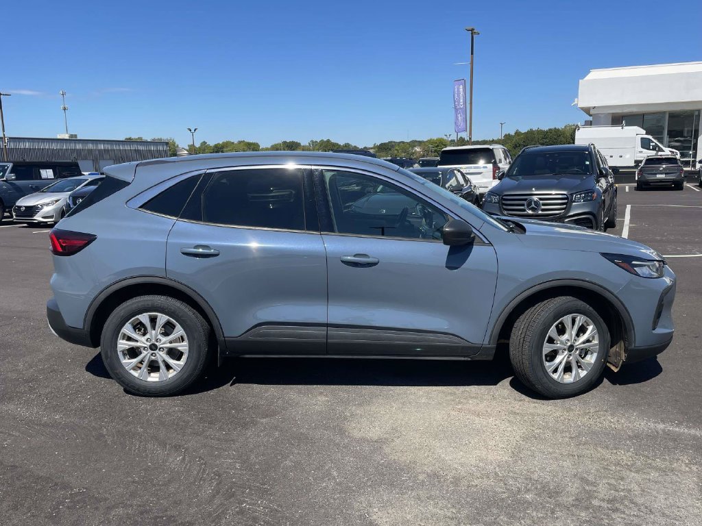 Certified 2024 Ford Escape Active FWD image 2