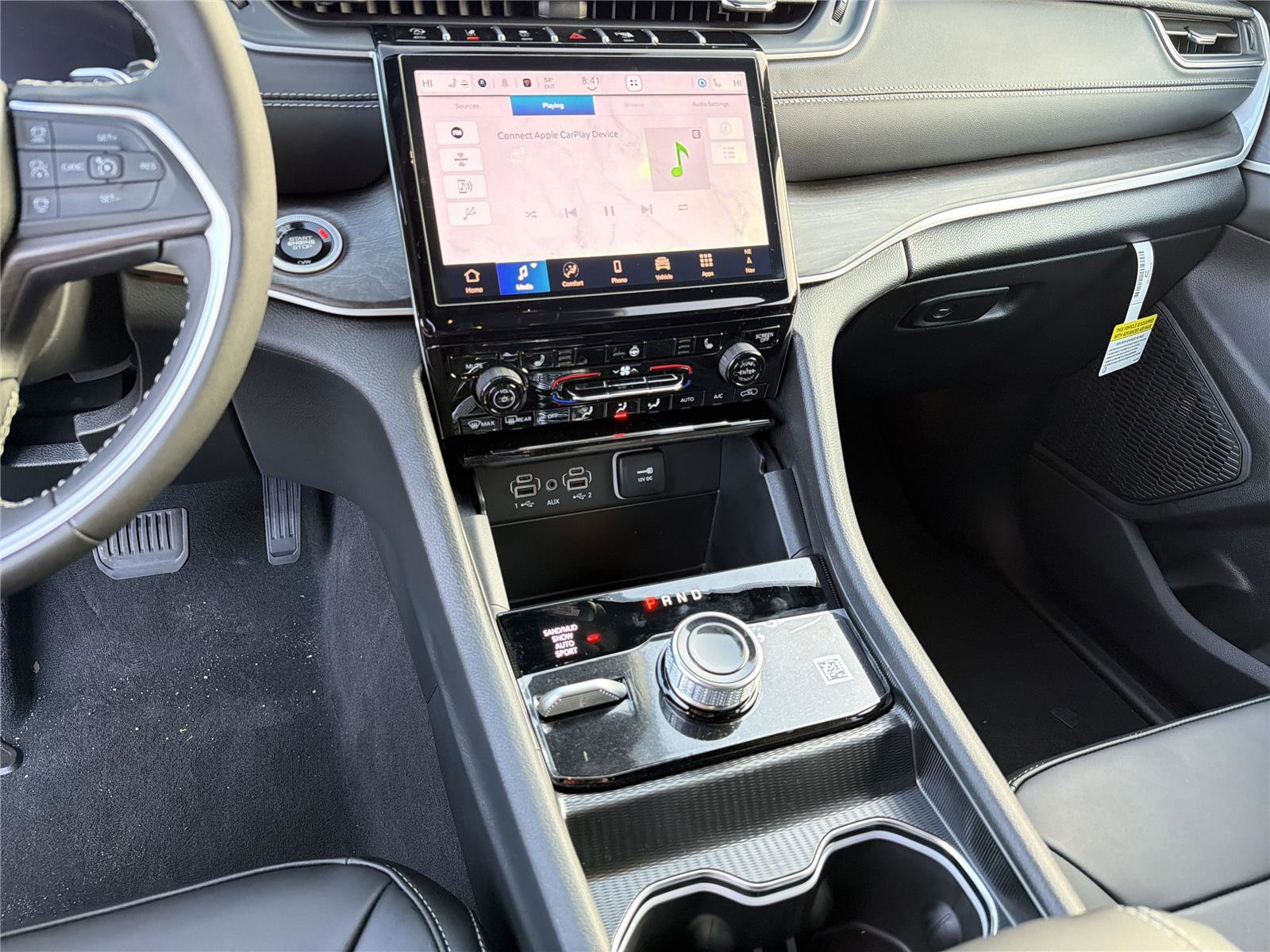 New 2025 Jeep Grand Cherokee Limited w/ Black Appearance Package image 30