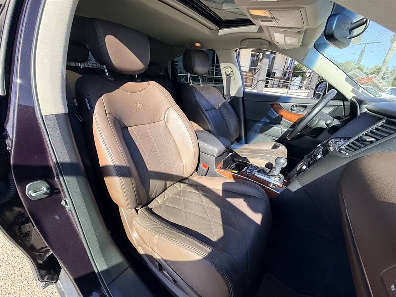 Used 2011 INFINITI FX35 AWD w/ Premium Pkg image 32