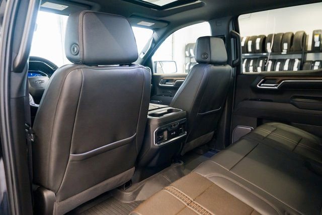 Used 2025 Chevrolet Silverado 1500 High Country w/ Midnight Edition image 30