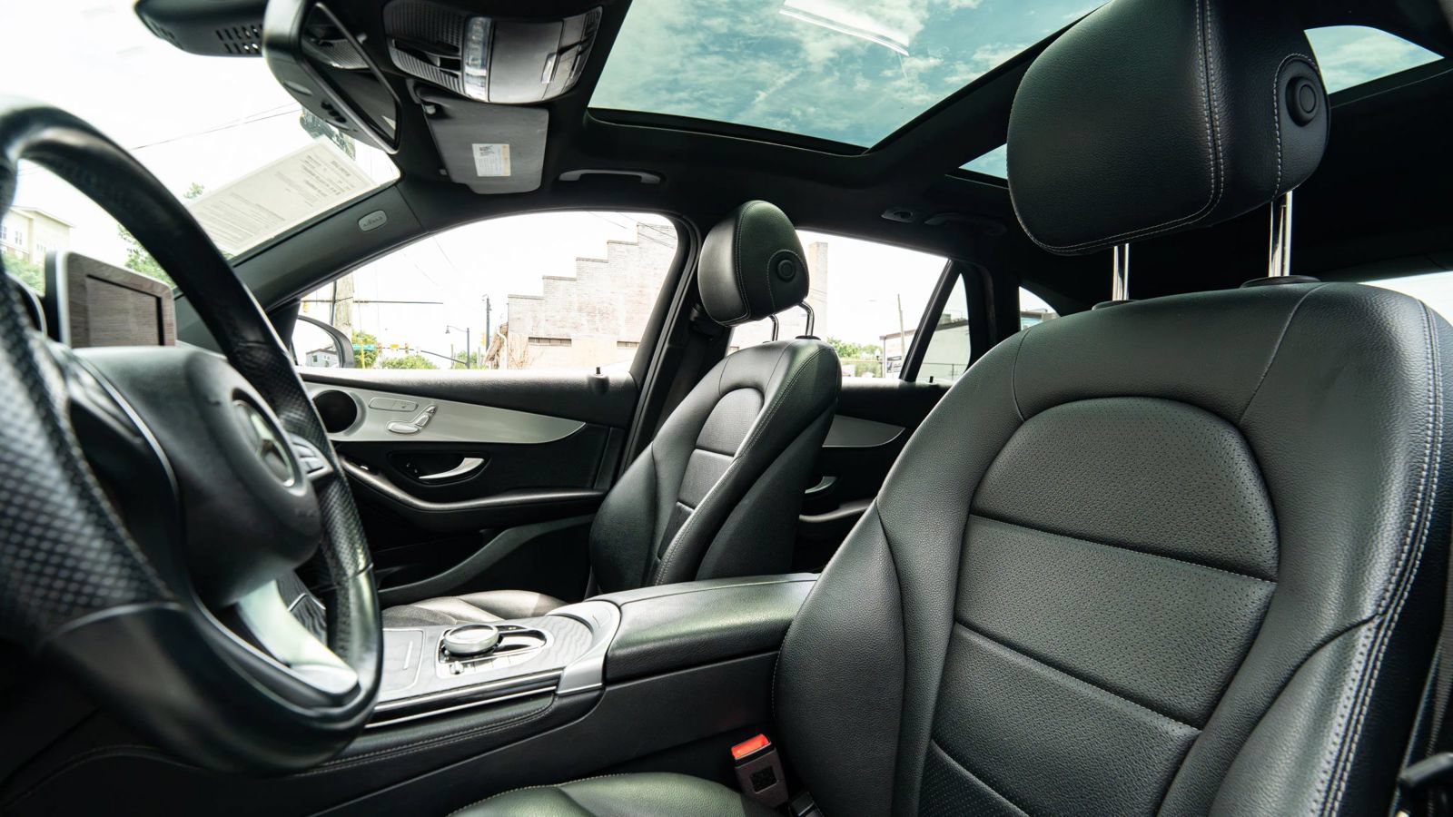 Used 2019 Mercedes-Benz GLC 300 4MATIC w/ Premium Package image 32