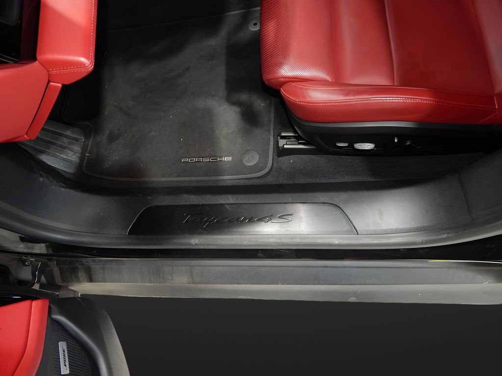 Used 2020 Porsche Taycan 4S image 15