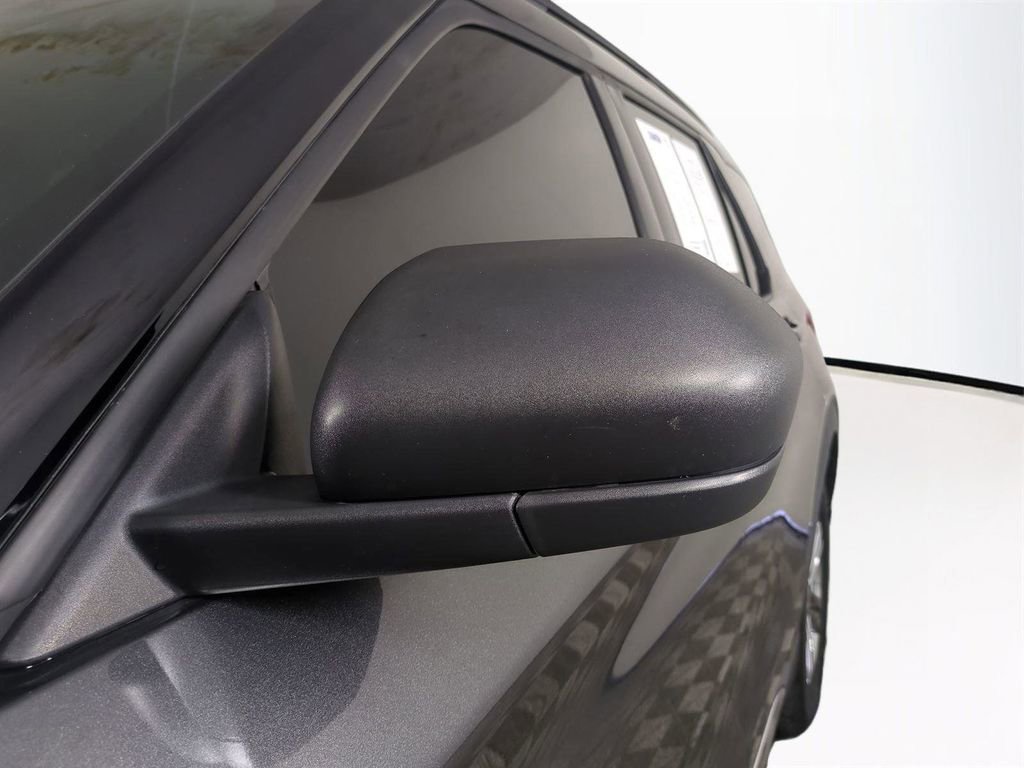 Used 2020 Ford Explorer XLT image 12