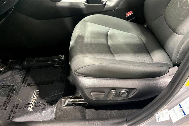 Used 2022 Toyota RAV4 XLE w/ Convenience Package AWD/4WD image 25