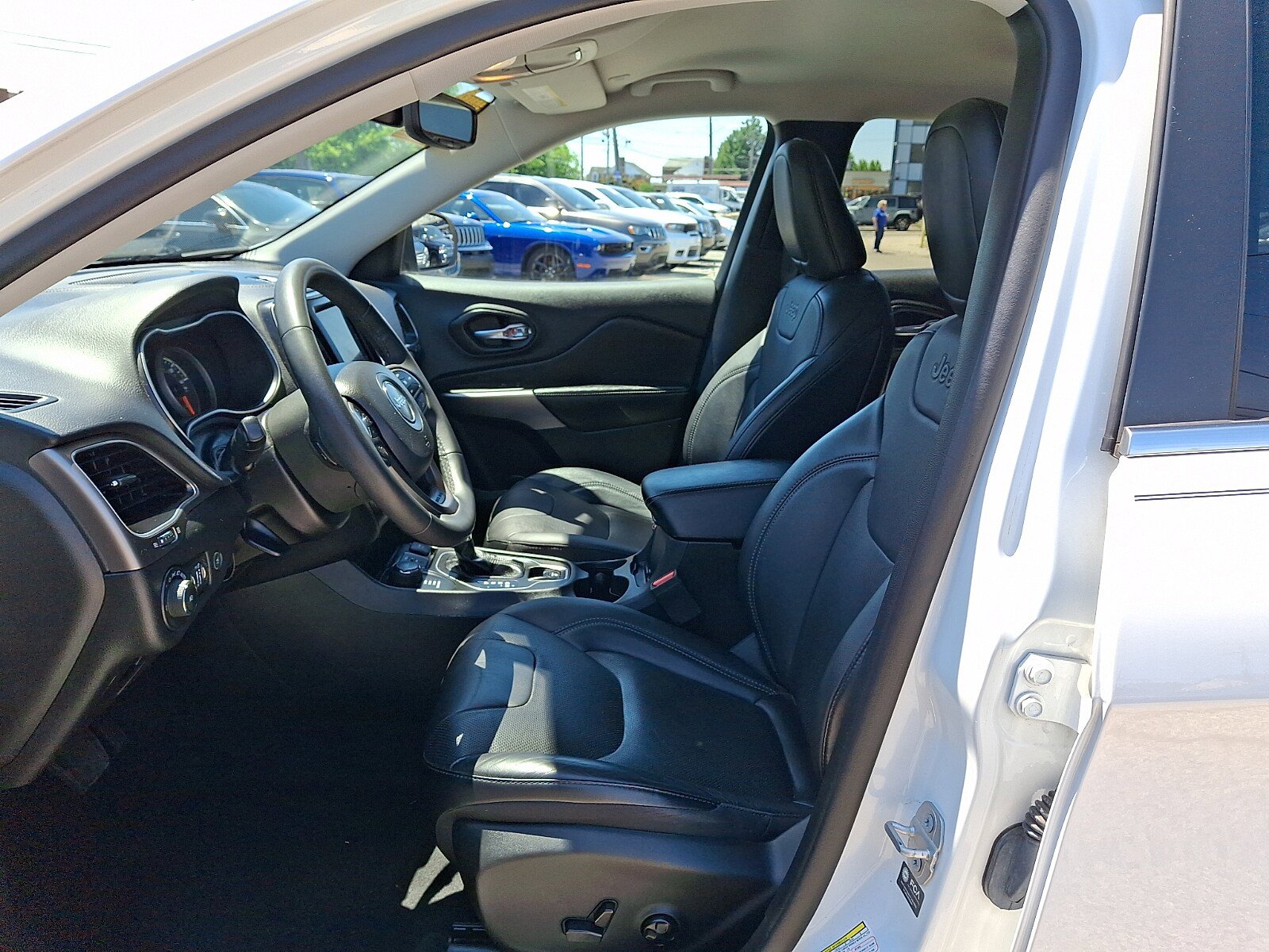 Used 2021 Jeep Cherokee Latitude Lux w/ Comfort/Convenience Group AWD/4WD image 13
