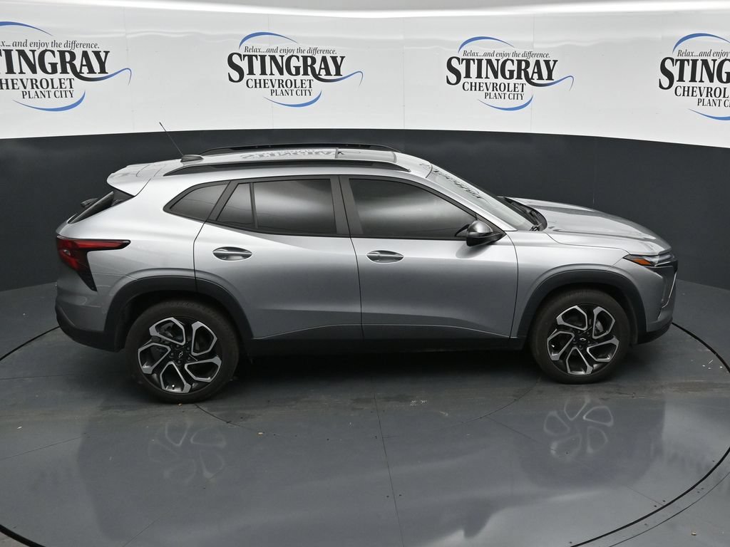 Used 2024 Chevrolet Trax RS w/ Sunroof Package FWD image 25