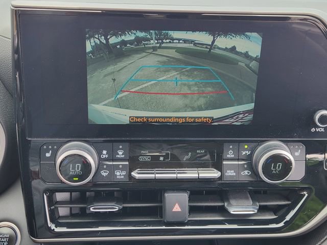 Used 2024 Toyota Highlander XLE AWD/4WD image 13